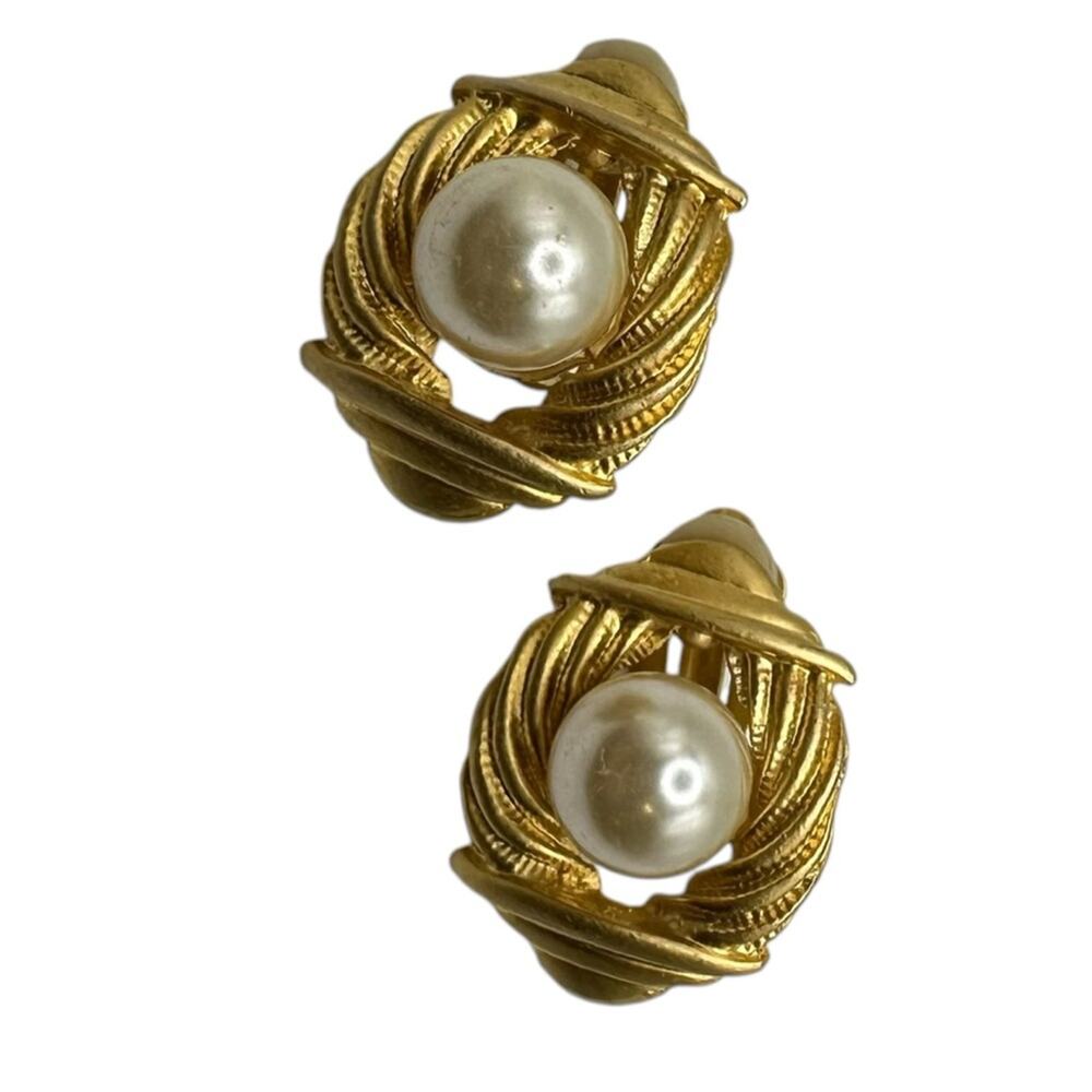 Vintage Gold Tone and Pearl Clip-On Earrings